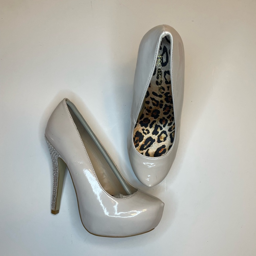 Shoe Dazzle Mel B. Nude Platform Pump With A Bejeweled High-Heel Size 6.0